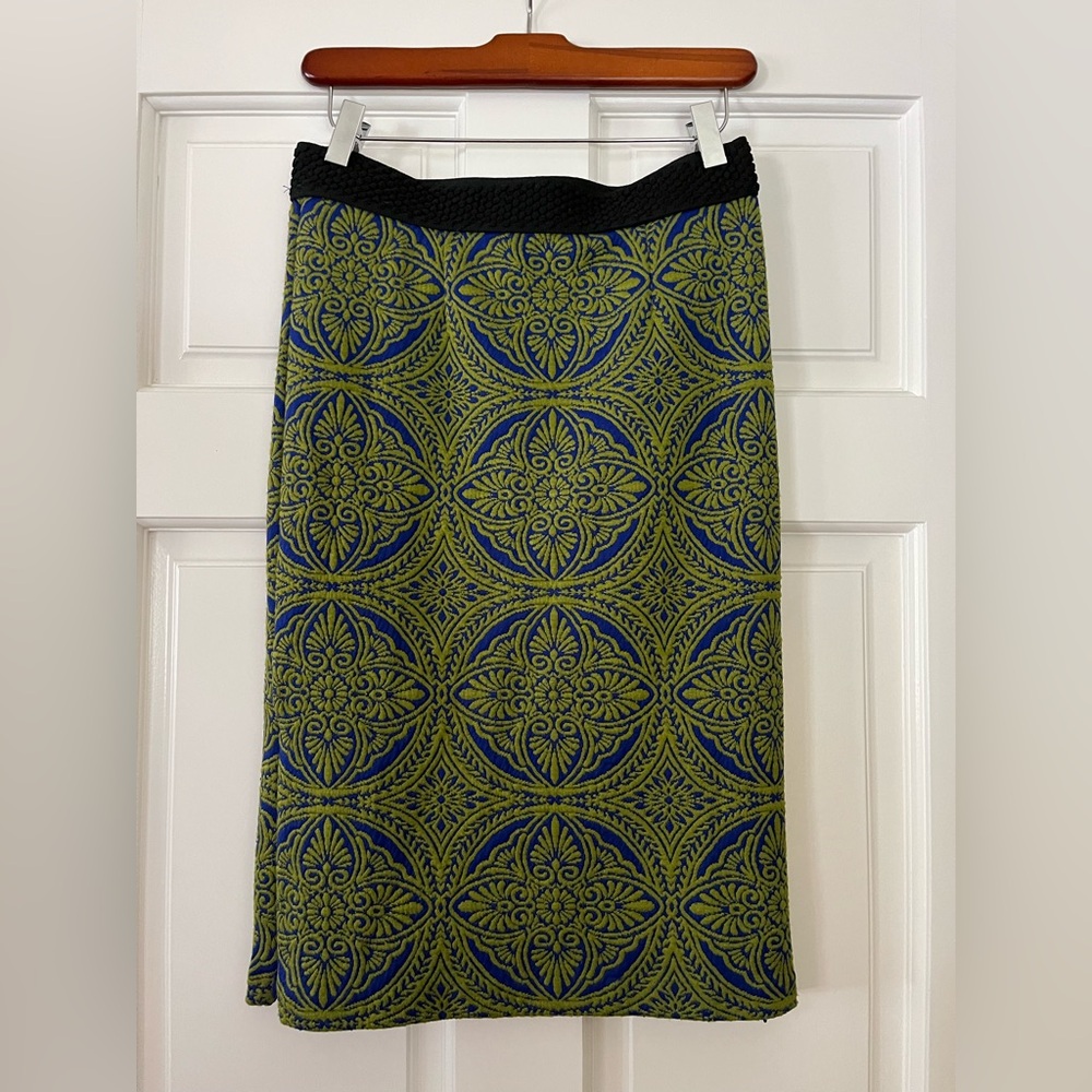 ANTHROPOLOGY MAUVE Medallion Knee Length Pencil Skirt 
Size Small